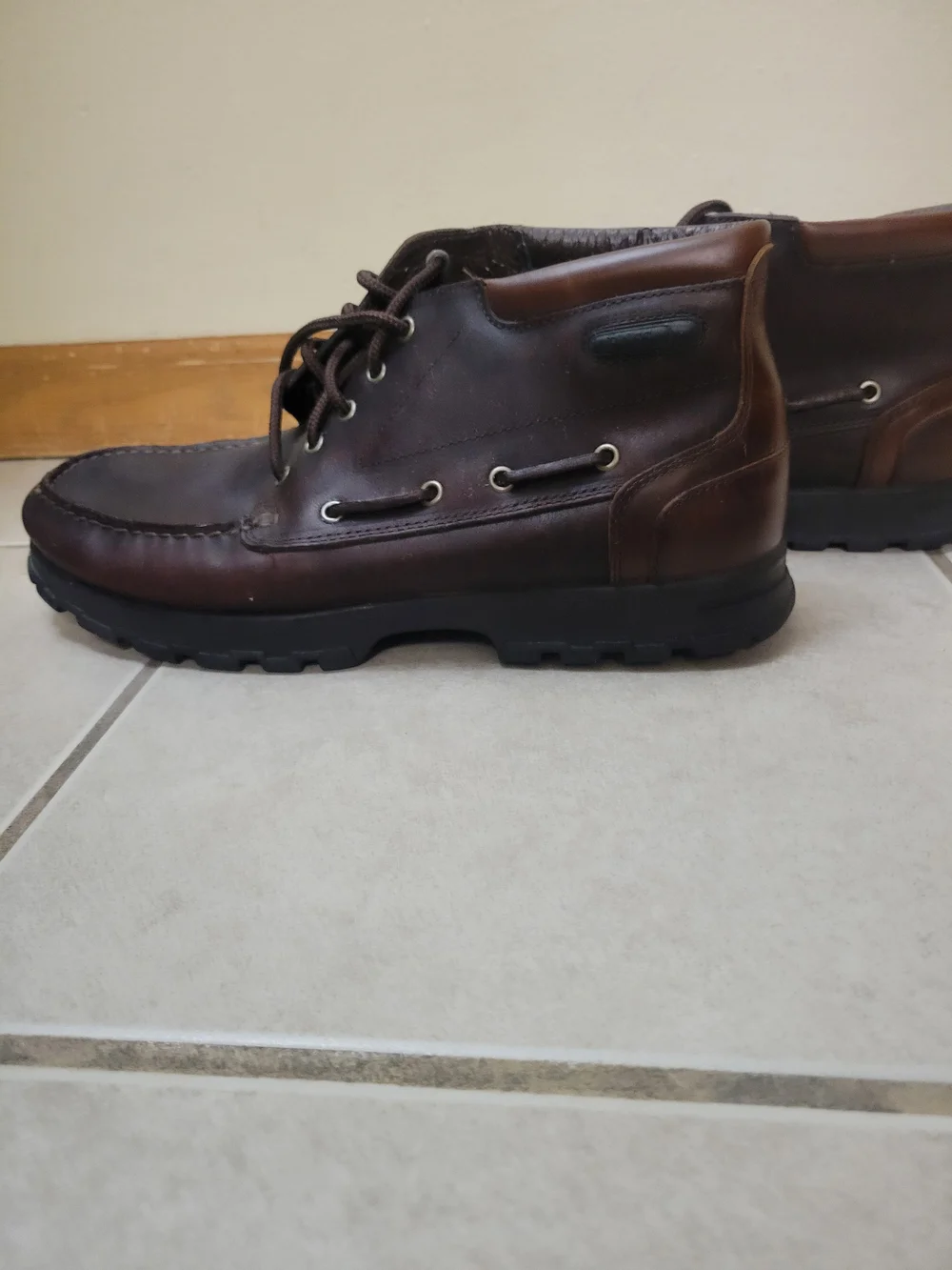 Bass Men's Dark Brown Leather Boat Shoes with Tan Accents